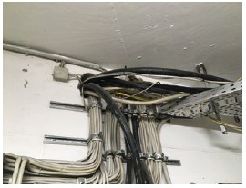 Unkontrollierter Wanddurchbruch: im Brandfall eine gefährliche Schwachstelle.